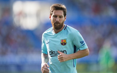 乐竞体育-内马尔参加巴西狂欢节热舞